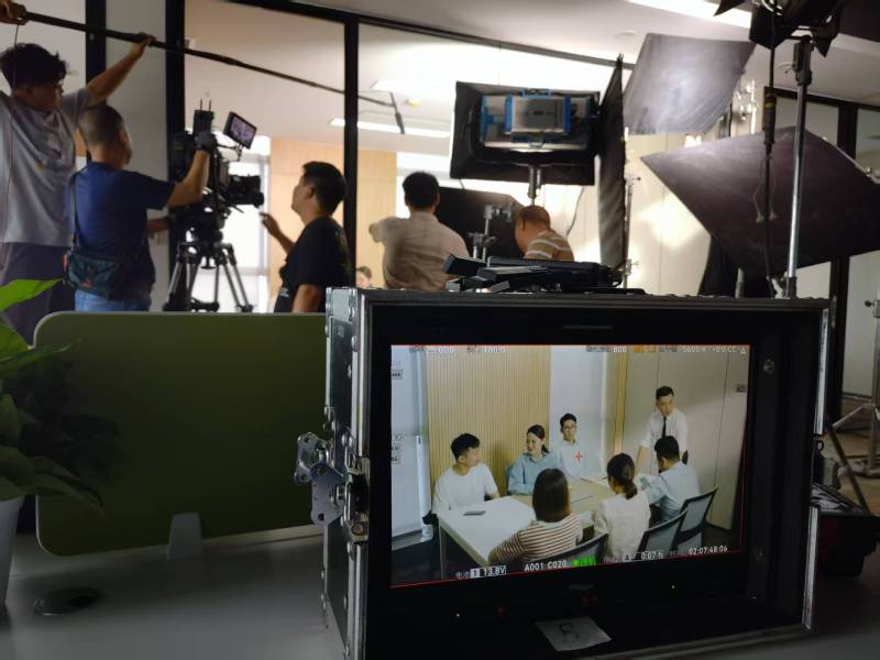 东昌区TVC拍摄公司：科技产品视觉化大师，诠释未来感与功能美学